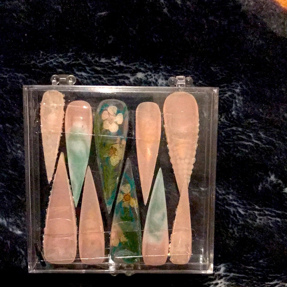 NEW CUSTOM MADE ACRYLIC NAILS 💅 SET!!! ABSOLUTELY STUNNING 🤩 - Picture 2 of 2